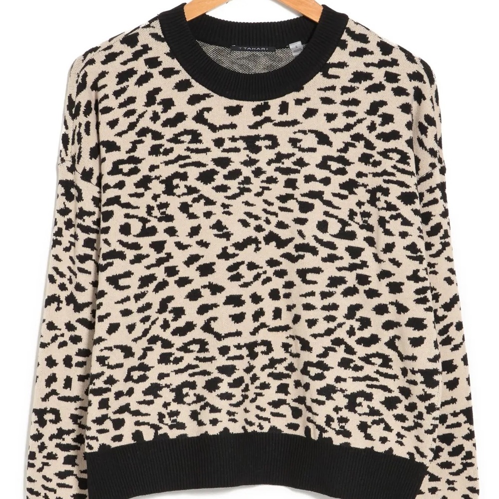 💕Tahari💕 black light wood cheetah sweater
